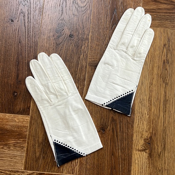West Germany Dainty Leather Gloves - Picture 1 of 5